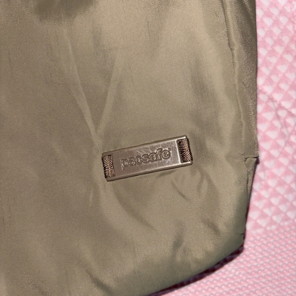 Pacsafe City Safe Tote - Picture 3 of 16
